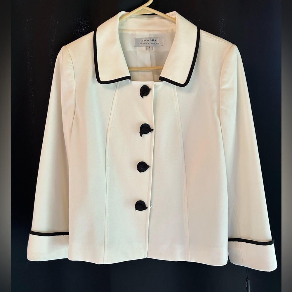 Tahari suit jacket/blazer, size 8